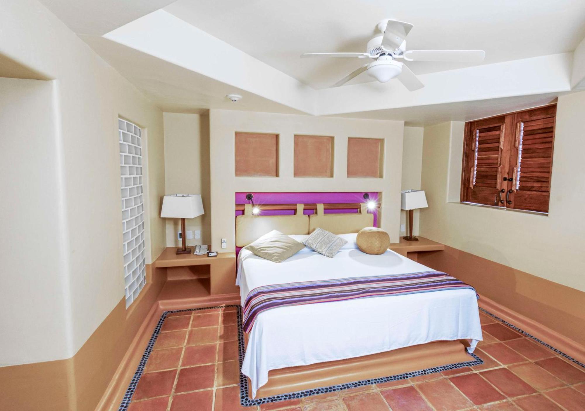 Hilton Grand Vacations Club Zihuatanejo Hotell Exteriör bild