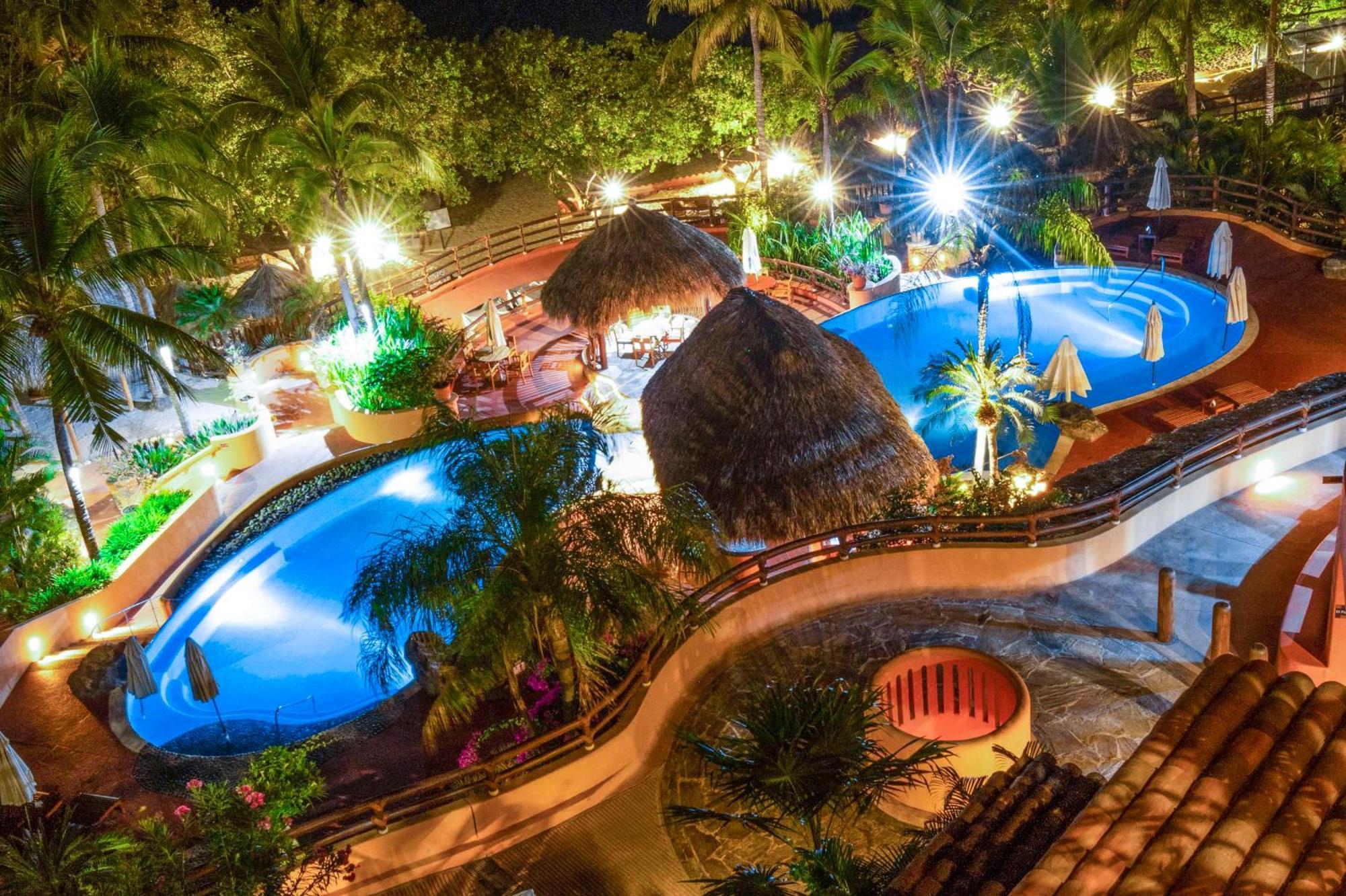 Hilton Grand Vacations Club Zihuatanejo Hotell Exteriör bild